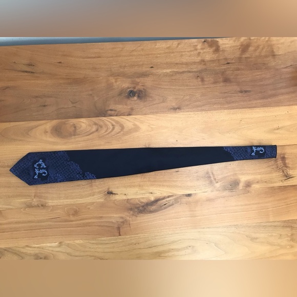 Elegant Christian Lacroix Midnight Blue Tie with CL Pattern - Picture 5 of 10